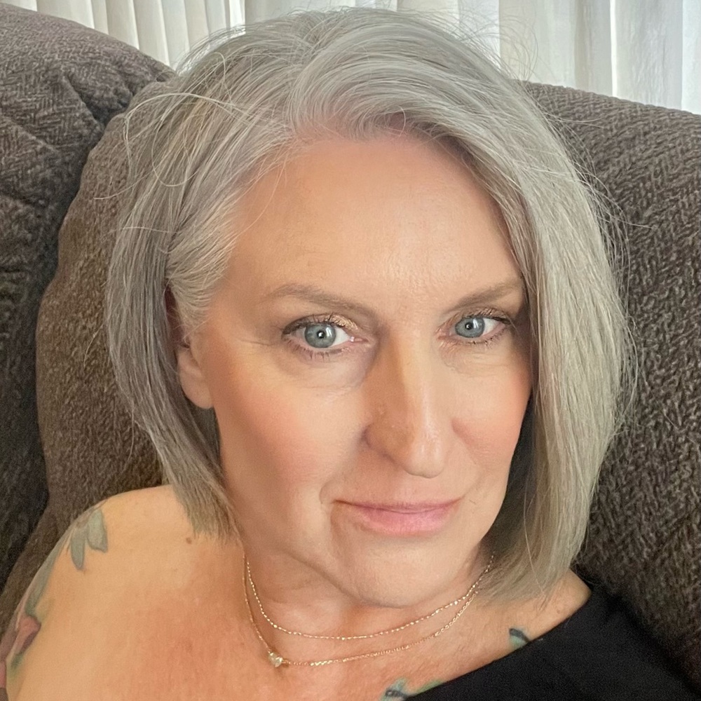 Meet your Posher, Suzanne.  Posh ambassador!!!!